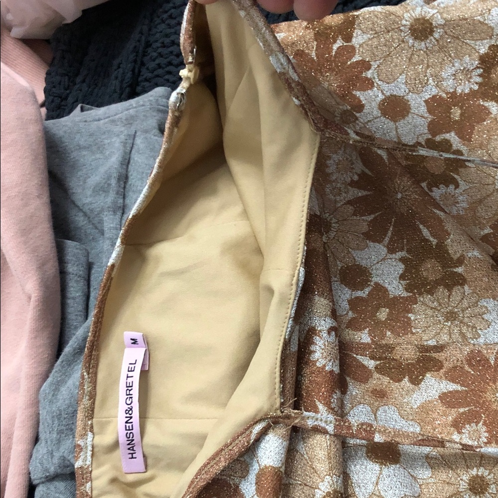 Hansen and Gretel Tova brown floral metallic retro pants. - Picture 9 of 9